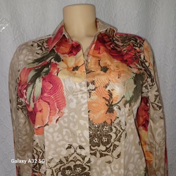 Chico's Women Shirt Size 0 Beige Floral Button Down Shirt - Picture 5 of 15